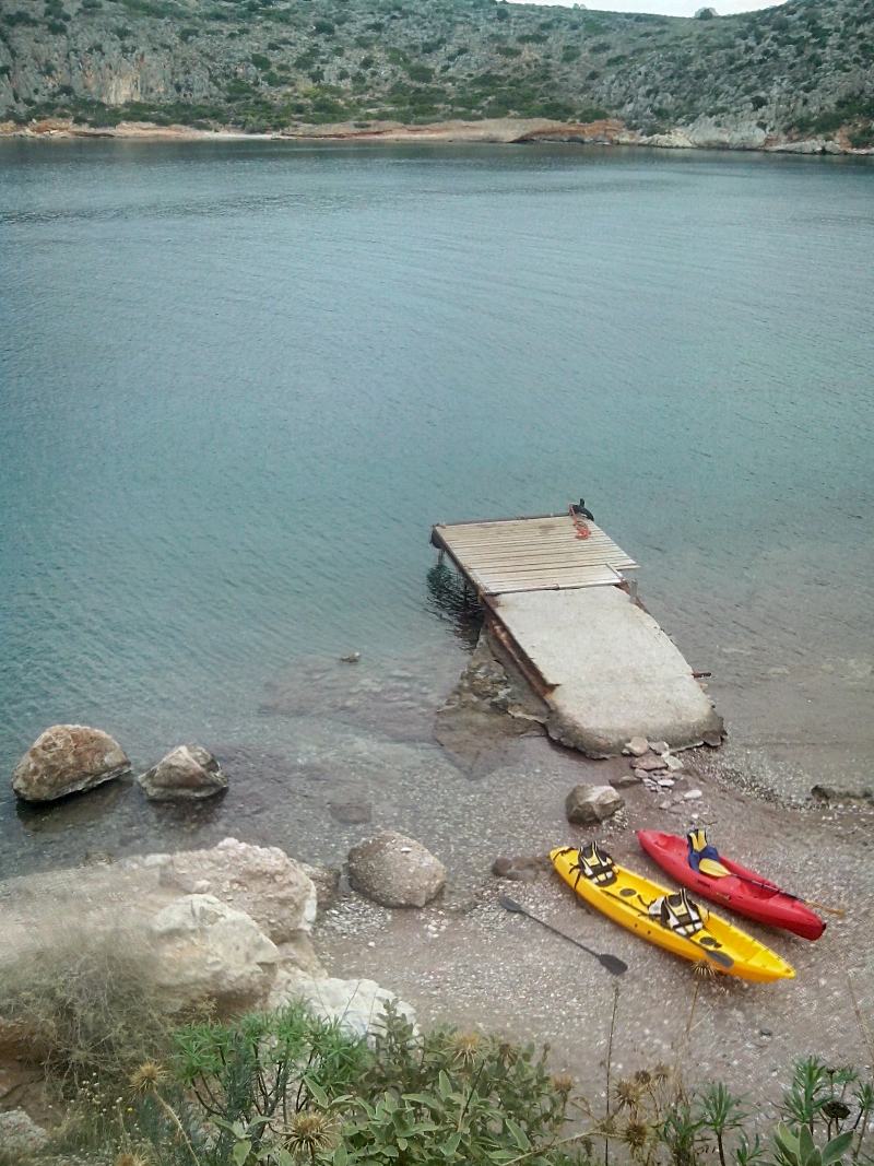 Guiding tour with sea kayak from Tolo to Daskalio Island and koronisi island-Tolo  Ξεκινάμε απο το Τολό και κάνουμε καυάκ μάχρι το Δασκαλιό και την Νήσο Ρόμβη